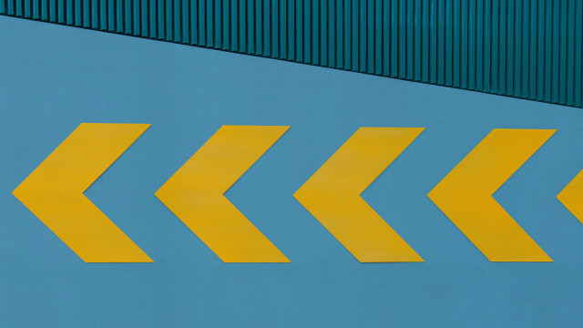 Yellow arrow opposite directions blue free wallpaper - medium preview image