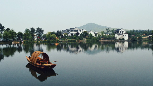 Small boat lake hillside architecture free wallpaper - medium preview image