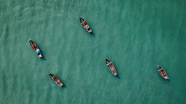 Boats water lake ocean space free wallpaper - medium preview image