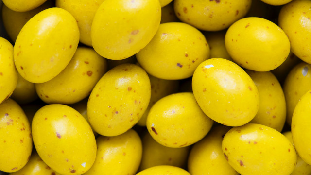 Yellow chocolate eggs brown spots free wallpaper - medium preview image