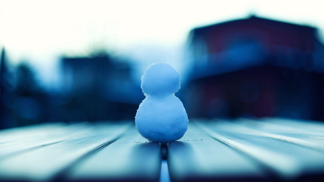 Small snowman wooden table cityscape free wallpaper - medium preview image