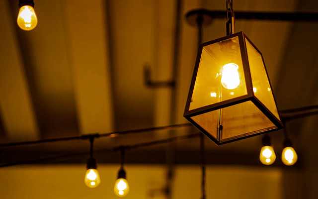 Light fixture hanging bulbs Évariste free wallpaper - medium preview image