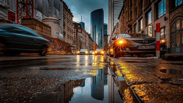 Rainy city street cars buildings free wallpaper - medium preview image
