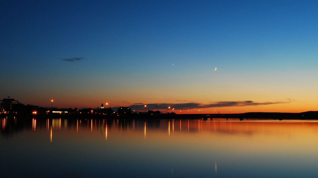 Lake city sunset crescent moon free wallpaper - medium preview image