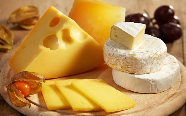 Wooden plate cheese grapes knife free wallpaper - medium preview image