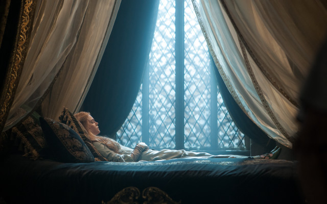 Renaissance woman bed curtains window free wallpaper - medium preview image