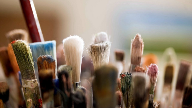 Brushes cup action painting photorealistic free wallpaper - medium preview image
