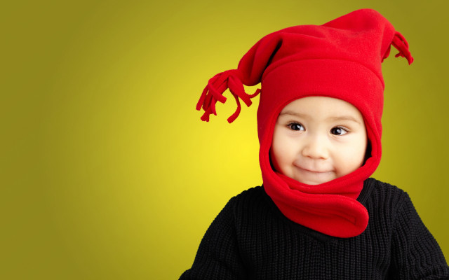 Child red hat scarf yellow free wallpaper - medium preview image