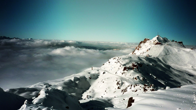 Snowy mountain clouds sky snowboard free wallpaper - medium preview image