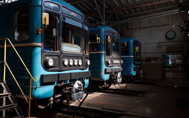 Trains station clock vehicle scifi free wallpaper - medium preview image