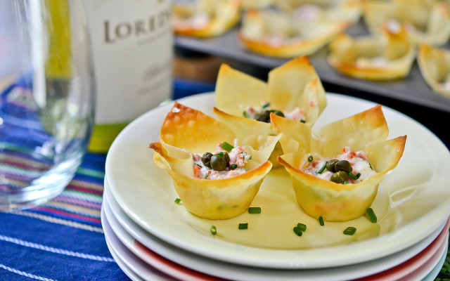 Food wine plate blurry depth free wallpaper - medium preview image