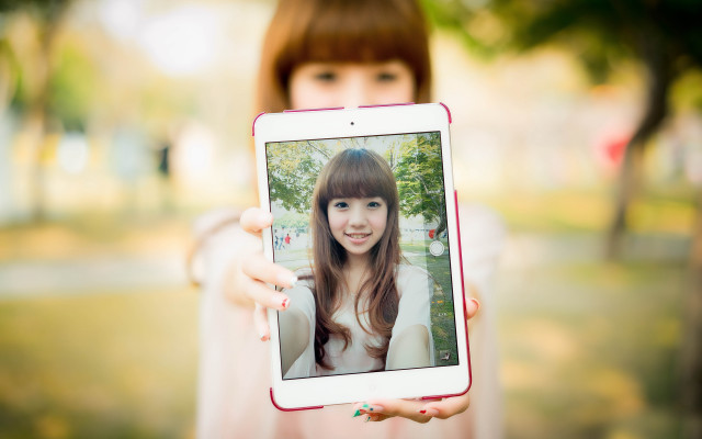 Woman selfie park blurry bokeh free wallpaper - medium preview image