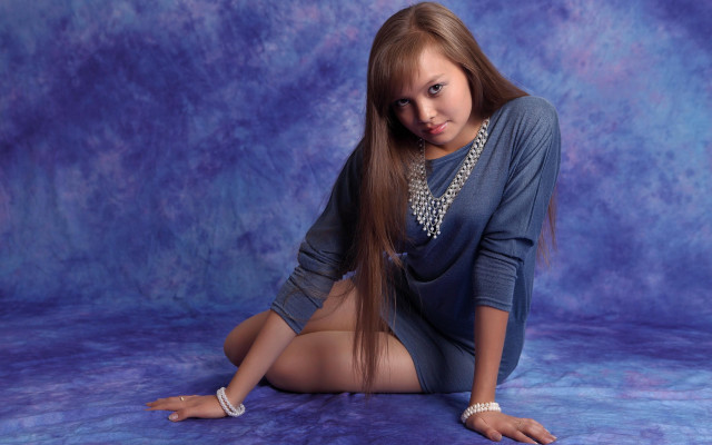 Anna ponytail jewelry fashion photoshoot free wallpaper - medium preview image