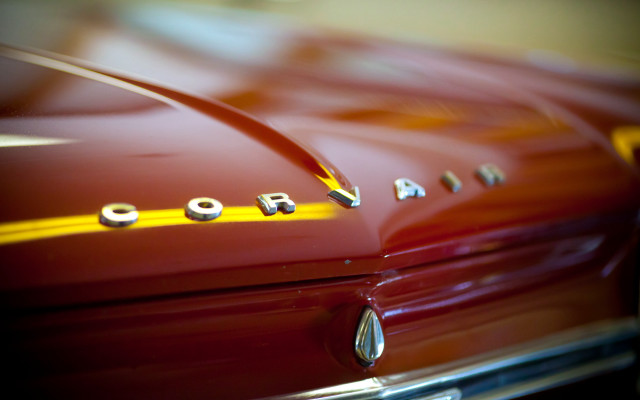 Cobra hood ornament yellow stripe free wallpaper - medium preview image