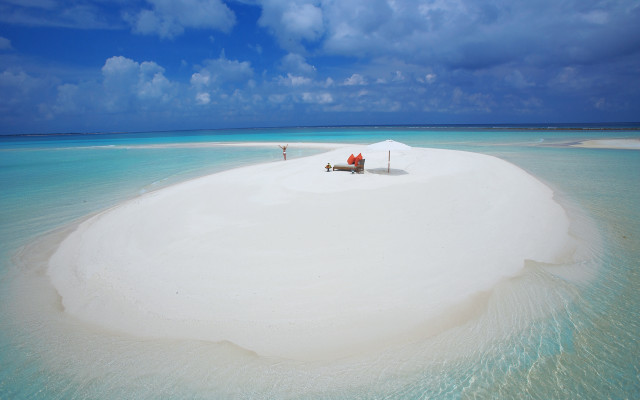 Island boat beach sky ocean free wallpaper - medium preview image