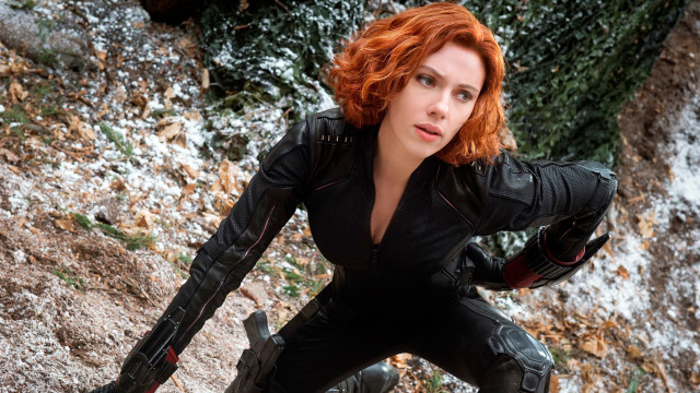 Black suit woman snow pose free wallpaper - medium preview image