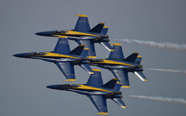 Fighter jets cloudy sky smoke #4 free wallpaper - medium preview image