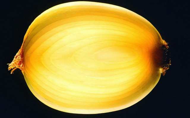 Yellow onion raytraced moon planet free wallpaper - medium preview image