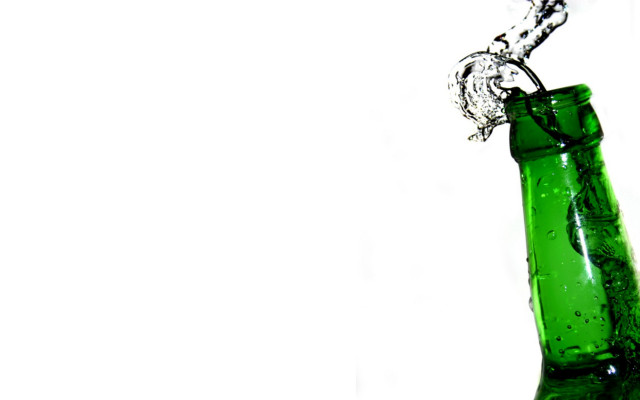 Green bottle water splash lyco free wallpaper - medium preview image