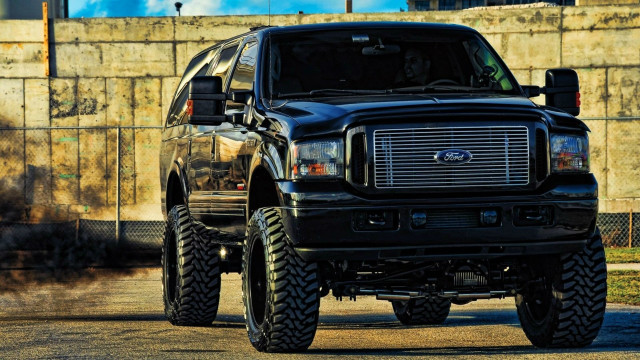Black truck graffiti building sky free wallpaper - medium preview image