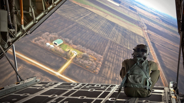 Man runway picture plane green free wallpaper - medium preview image