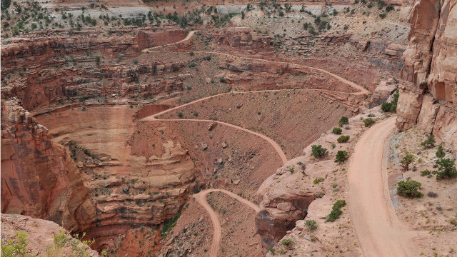 Canyon dirtroad cliff landart mattepainting free wallpaper - medium preview image
