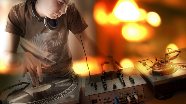 Man mixing music headphones record free wallpaper - medium preview image