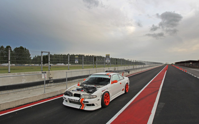 White car race track urban free wallpaper - medium preview image