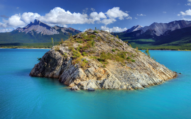 Island lake mountains sky ecological free wallpaper - medium preview image