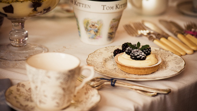 Table food coffee vase flower free wallpaper - medium preview image