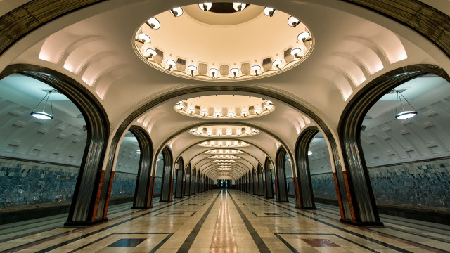 Long hallway art deco chandelier free wallpaper - medium preview image
