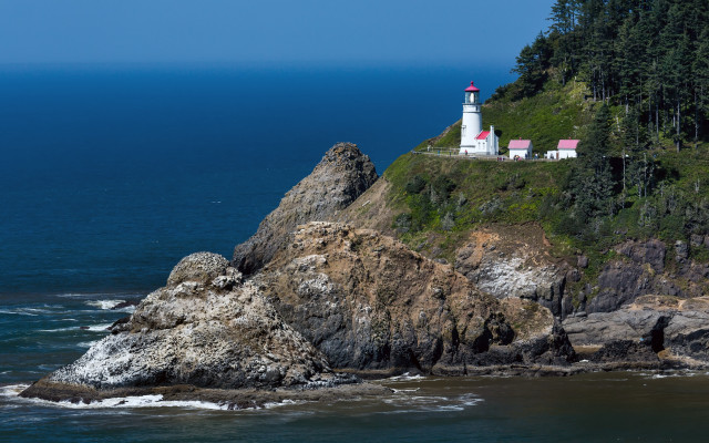 Lighthouse cliff ocean forest tiltshift free wallpaper - medium preview image