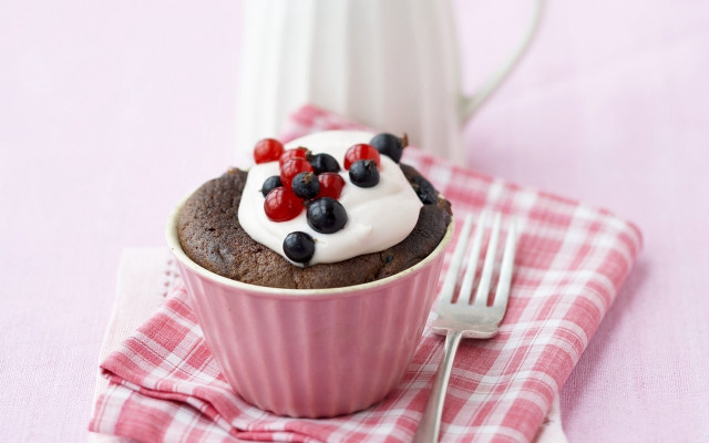 Cupcake berries cream napkin fork free wallpaper - medium preview image