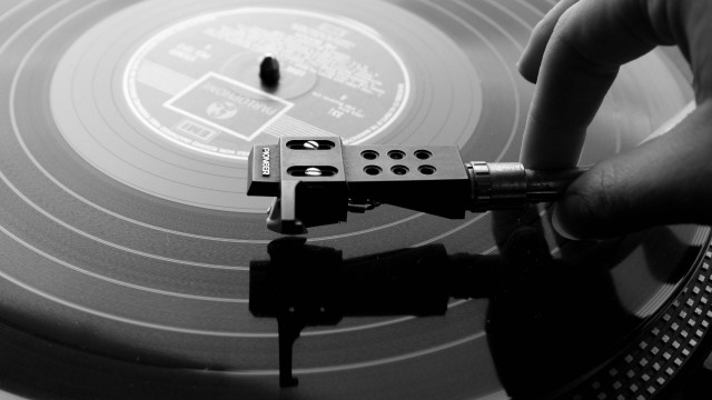 Record player remote control gun free wallpaper - medium preview image