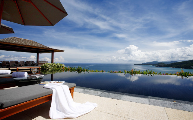 Ocean mountains pool draped whitecloth free wallpaper - medium preview image