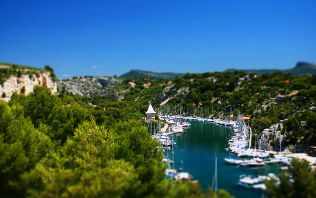 Marina boats trees hill tiltshift free wallpaper - medium preview image
