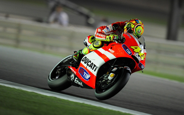 Motorcycle rider blurry background helmet free wallpaper - medium preview image