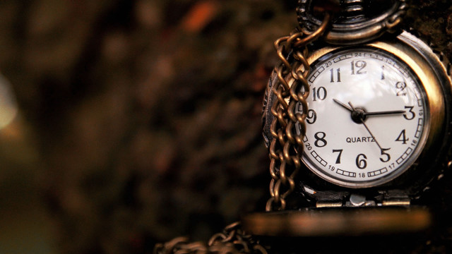 Clock chain tree steampunk photorealism free wallpaper - medium preview image