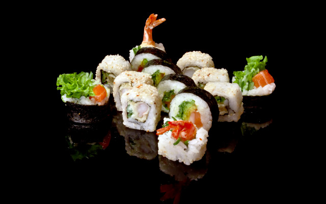 Sushi shrimp reflection food photorealism free wallpaper - medium preview image