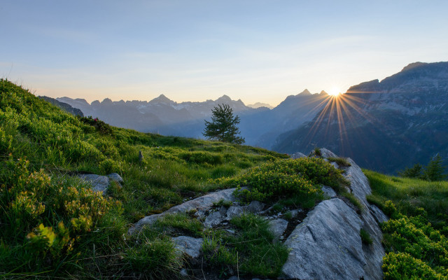 Mountain grassy field rockwall sunbeam free wallpaper - medium preview image