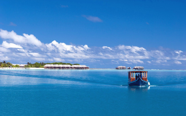 Beach resort boat ocean sky free wallpaper for desktop - medium preview image