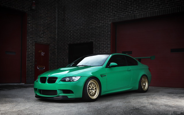 Green car brick building red free wallpaper - medium preview image