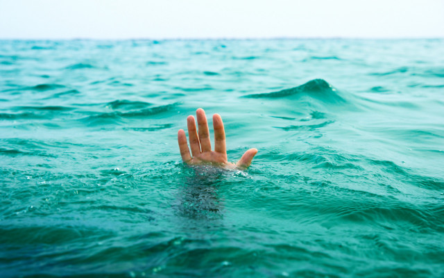 Hand reaching out water ocean free wallpaper - medium preview image
