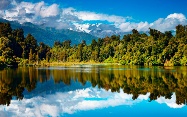 Lake trees mountains blue sky #16 free wallpaper - medium preview image