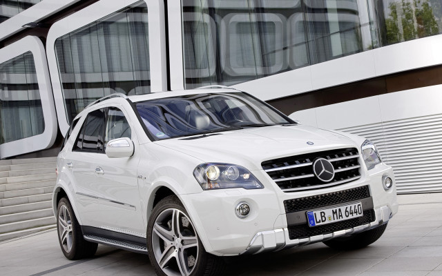 White mercedes benz fine detailed free wallpaper - medium preview image