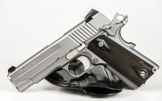 Gun blackbelt silvercase whitebackground clipper free wallpaper - medium preview image