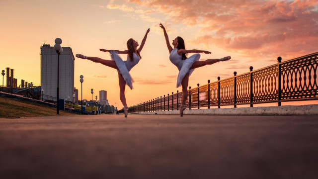 Sunset dance fence city people free wallpaper - medium preview image