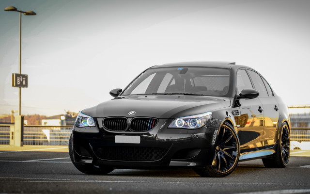 Black car parking lot street free wallpaper - medium preview image