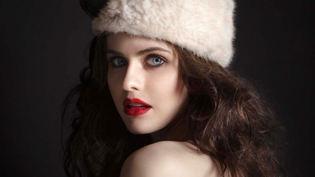 Woman hat redlipstick blackbackground fur free wallpaper - medium preview image