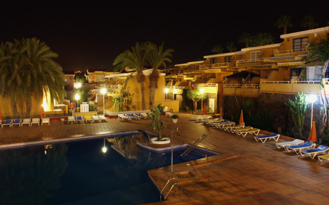 Nighttime pool lounge chairs palm free wallpaper - medium preview image